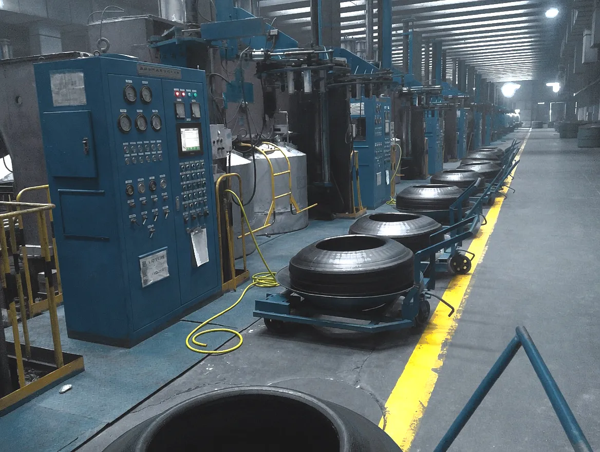 Tire vulcanizing machine